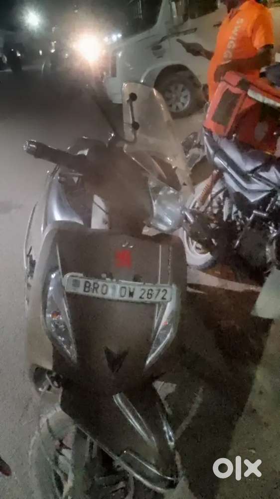 गाड़ी बहुत अच्छे कंडीशन में हैं आप जिस भाई को चाहिए ले सकते हैं