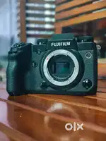 Fujifilm Xh-1 body with vertical grip
