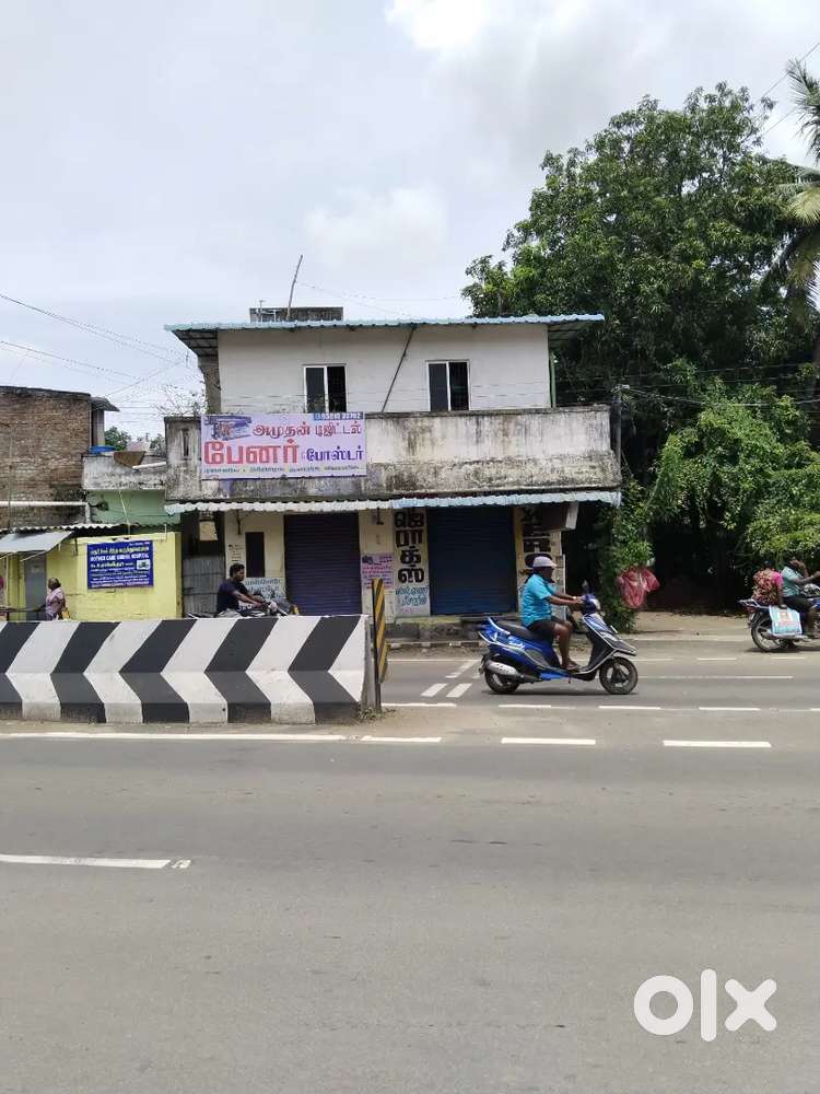 Tea and juice shop keeper
