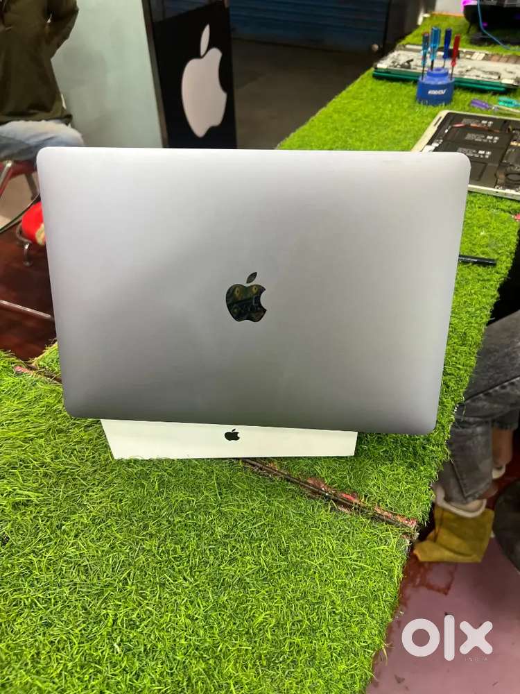 Apple mackbook air m1 less used one hand used laptop buy now