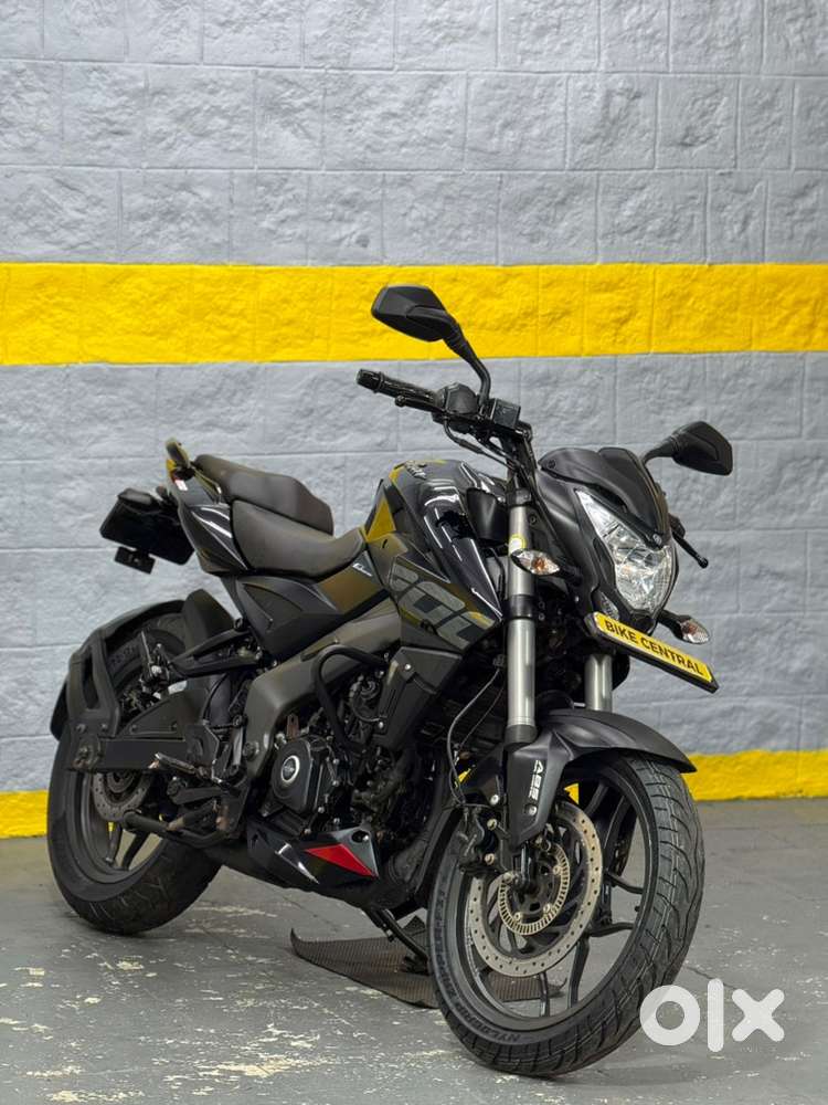 BAJAJ PULSAR NS200 (2593)