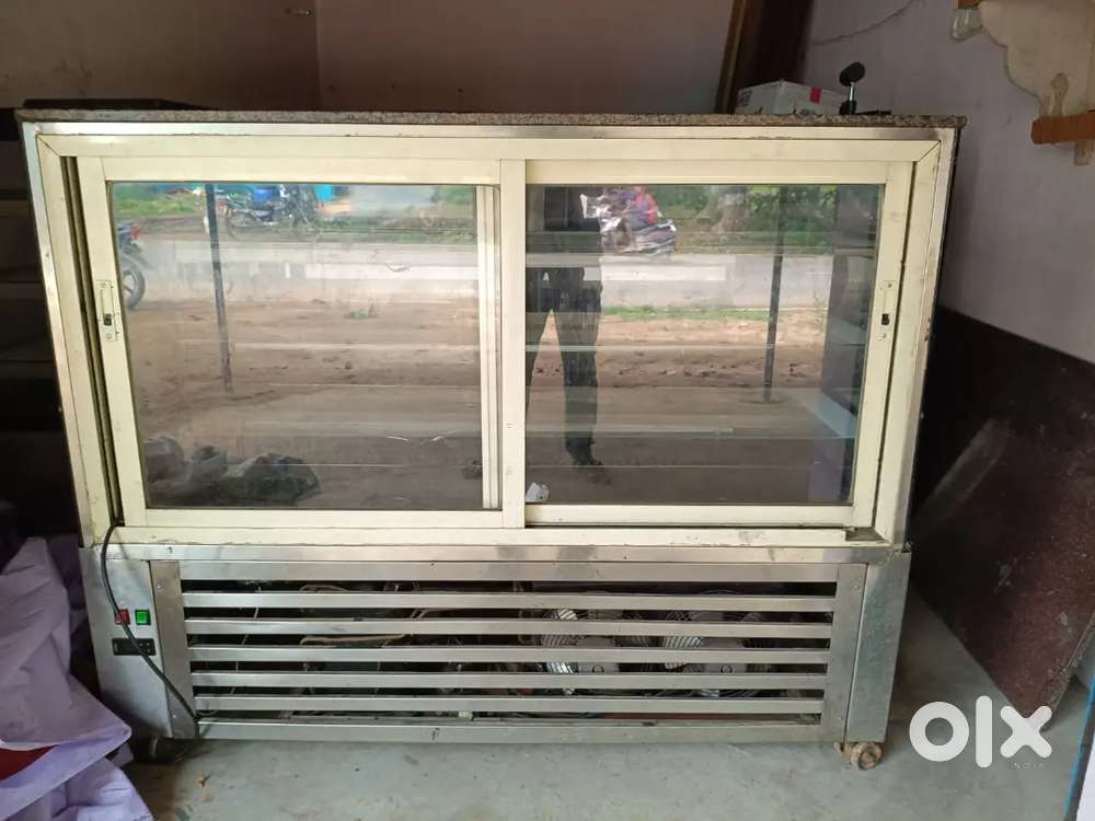 Bakery Showcase Cooler 5 feet