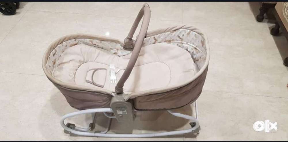 Babyhug cozy rocker sleeper with music