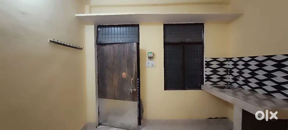 Room on rent available for single and double