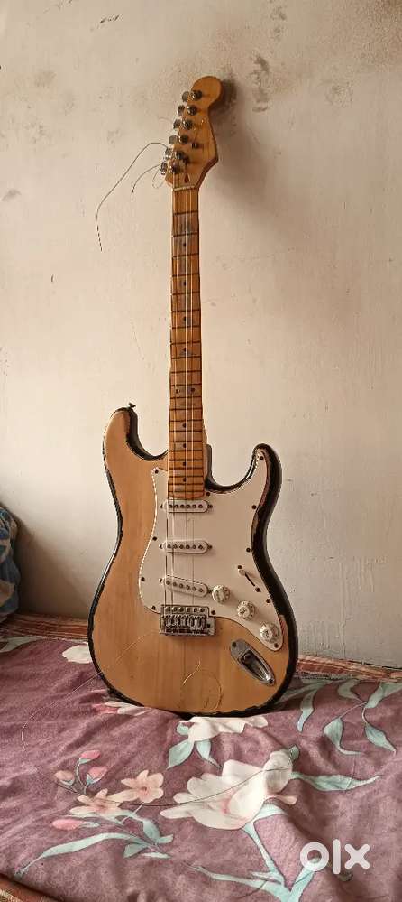 Electric gitar working condition