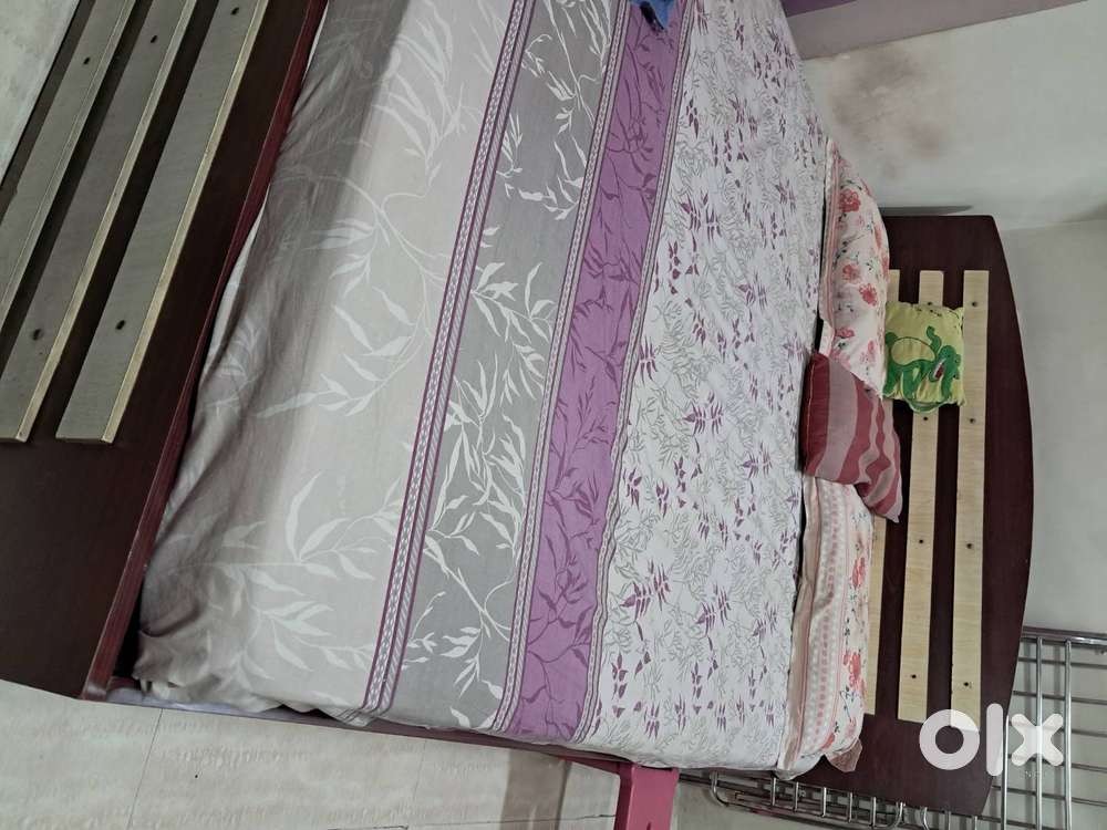 Bedroom bed with Matress 5x6 feet