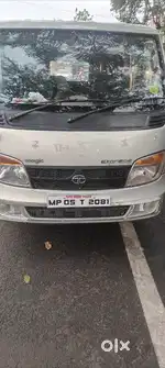 Ek number condition mein hai gadi tata magic express