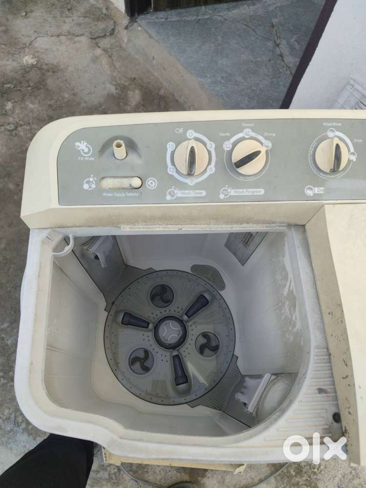 LG 6.8 KG washing machine WP-9852