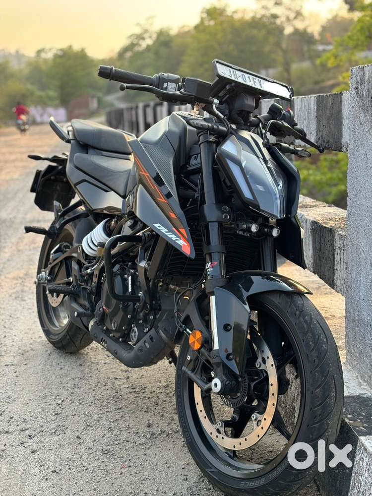 Brand new duke 250 ebony black Showroom condition