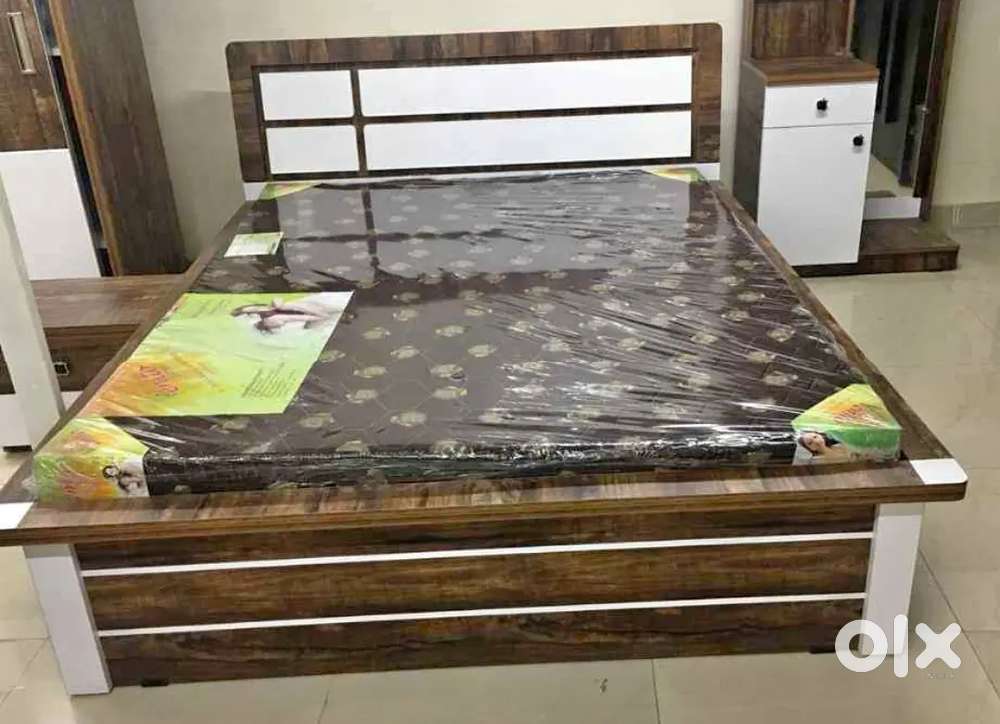 Fresh piece of 6*5 queen size bed with storage £4899