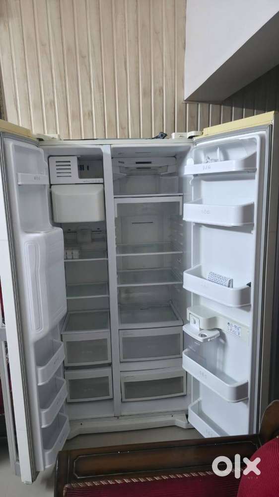 LG, Side by Side Door in Good Condition