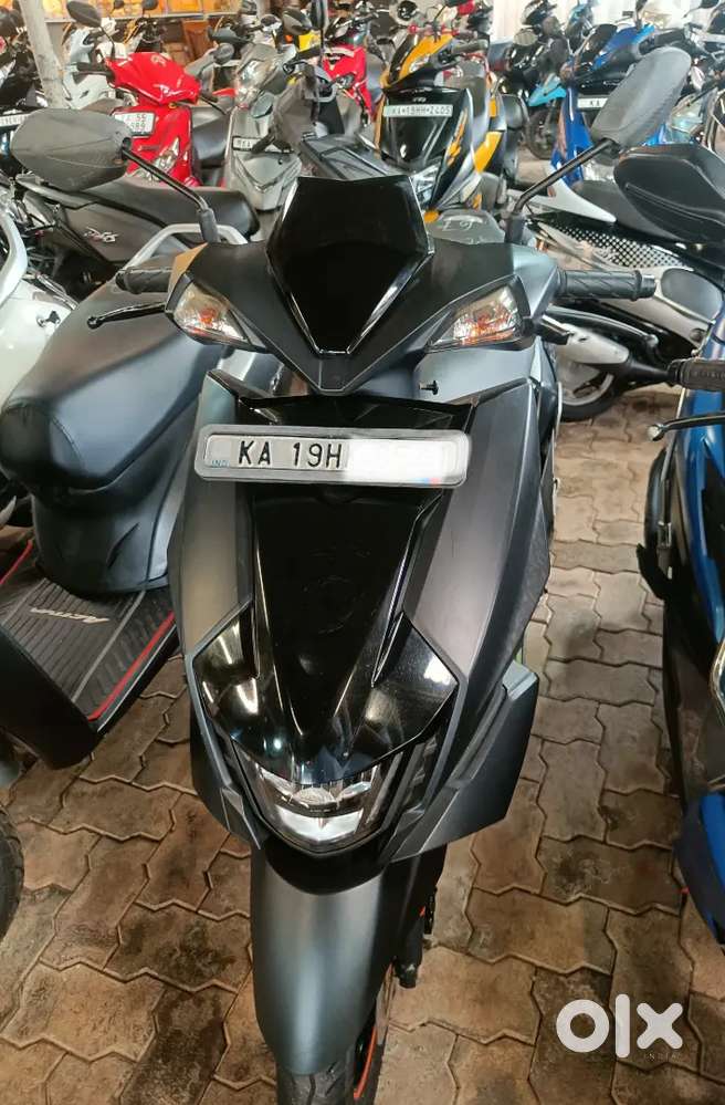 Good condition Avenis 125 for sale