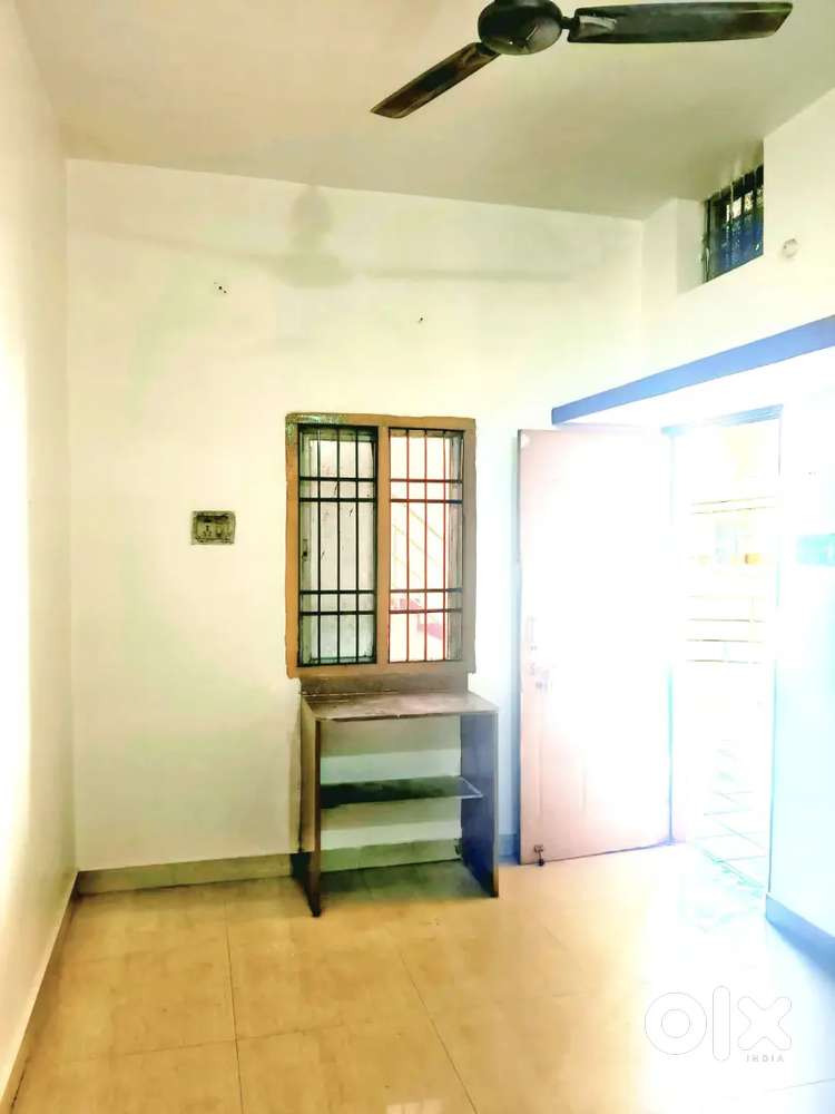 House for rent (available for rent)(prime location)