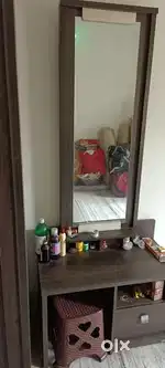 Dressing table   ( Damro)