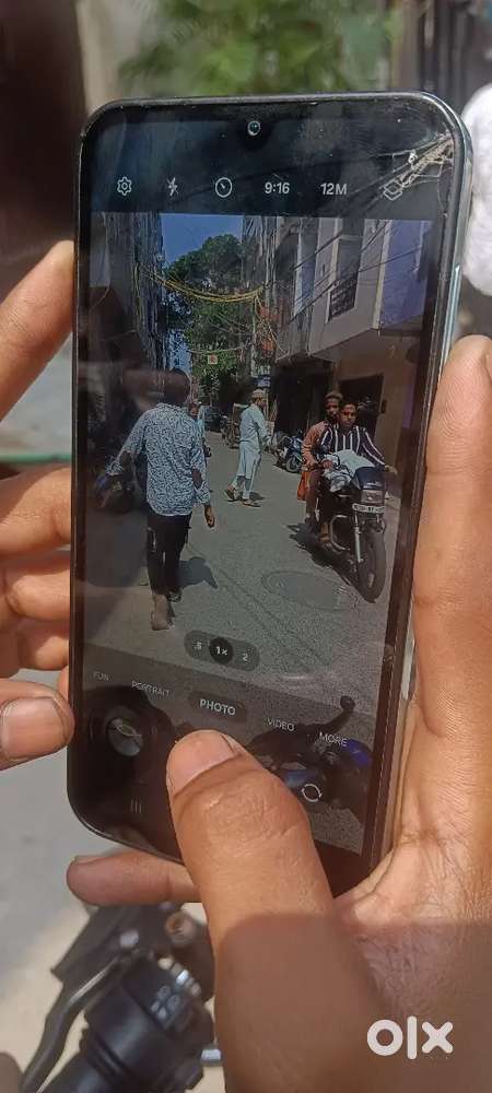 All condition okk bus thodi si screen tuti hai