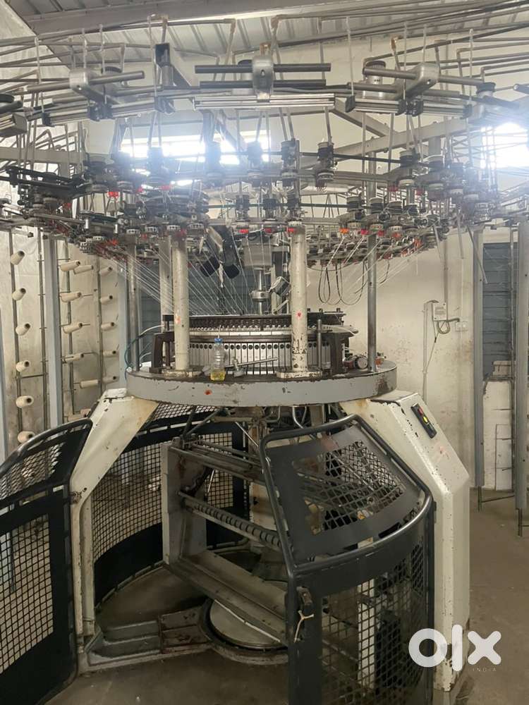 KNITTING MACHINE