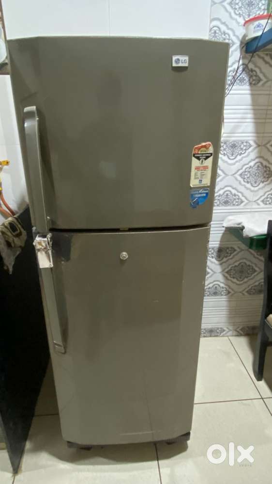 Lg company fridge good qulity tip top condition no 240 liter fridge