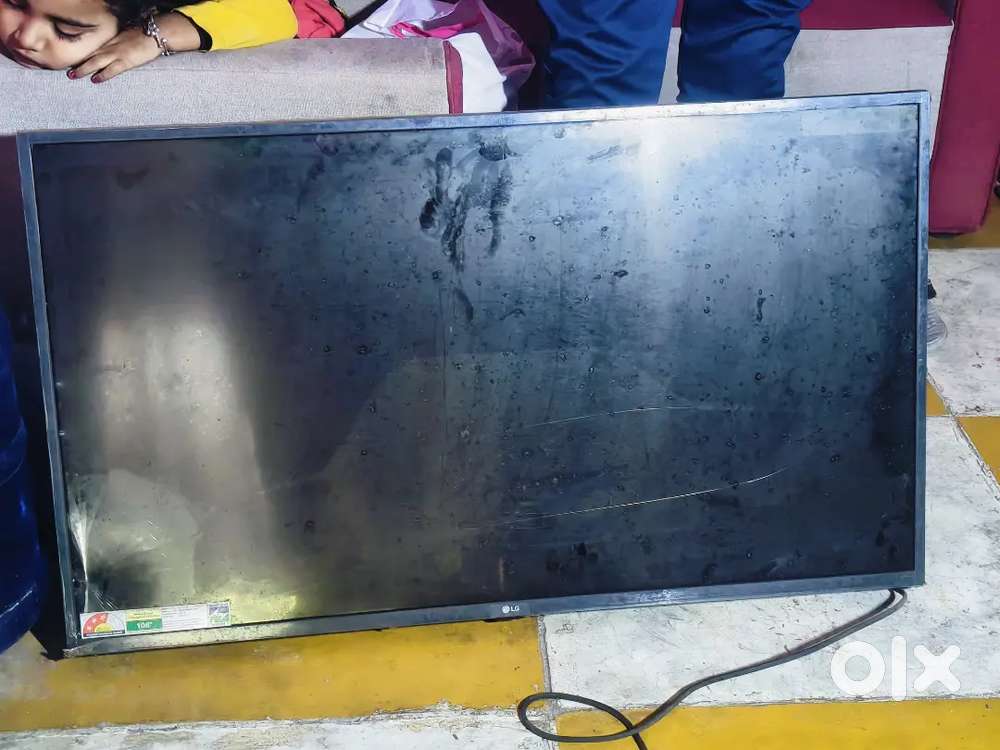 Smart tv 108cm(43inch) display damge