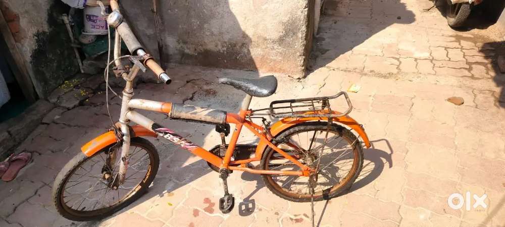 Only two tyers are repairing