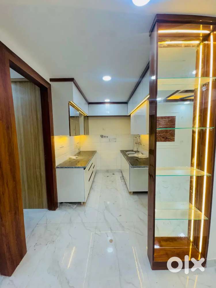 Luxurious property walking distance through metro