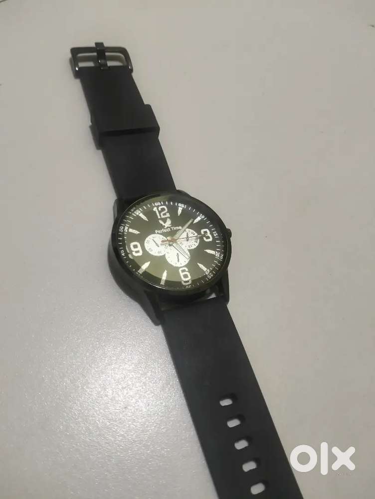 Perfect Time Analog Watch – Excellent Condition Black Strap