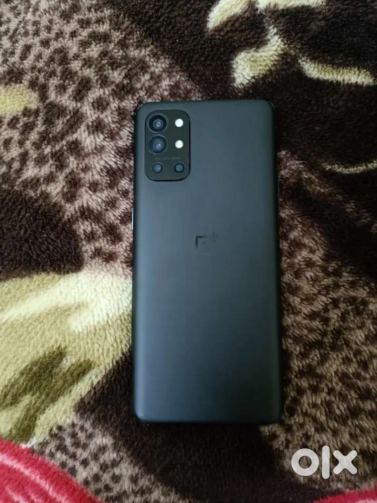 9R 12+12 Ram 256gb display me 1 line bs hai baki koi problem nahi h