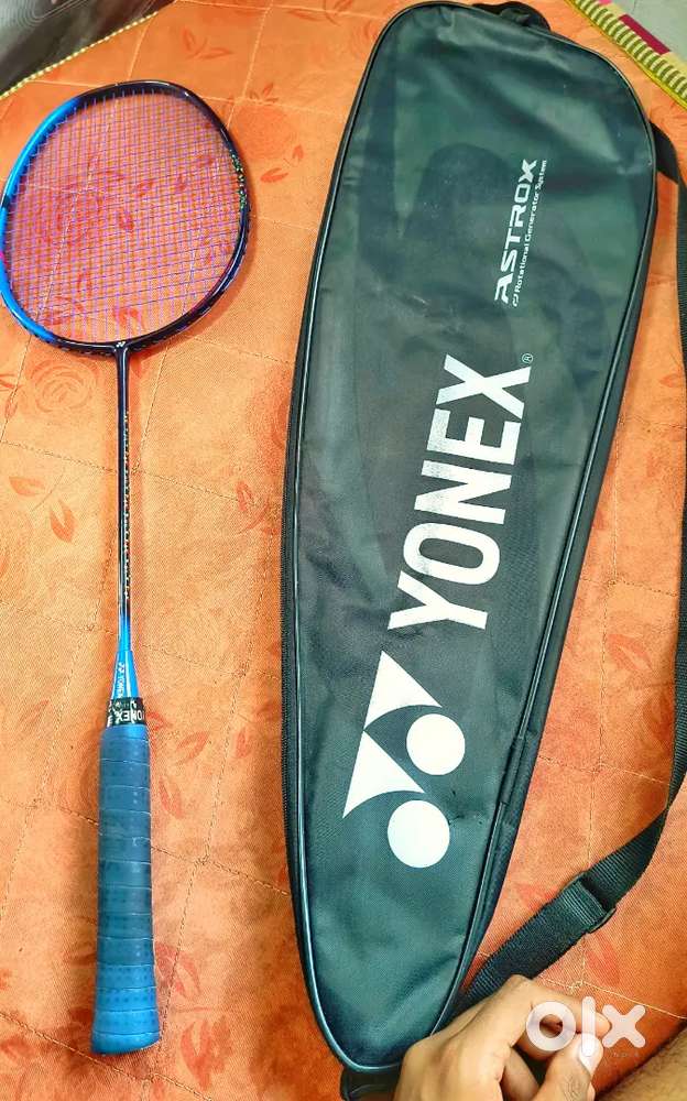 BADMINTON RACKET