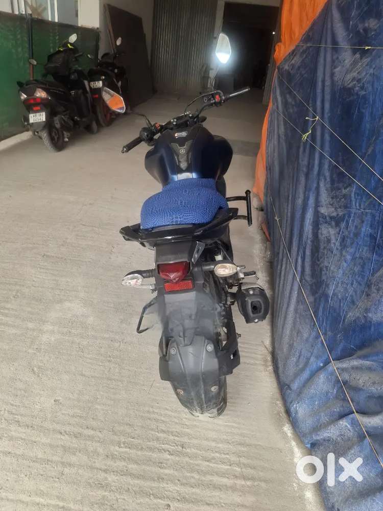 Selling Yamaha FZS