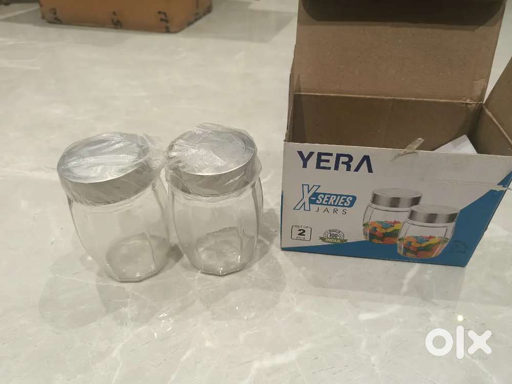 Yera glass jar