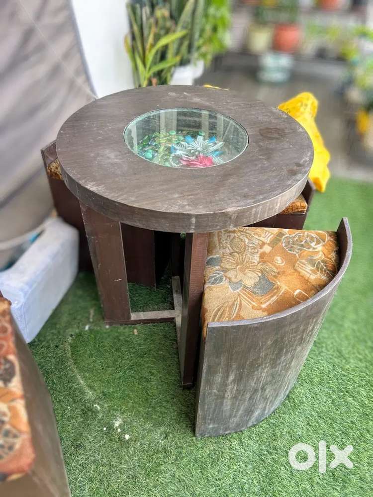 4 seater coffee table with 4 stools