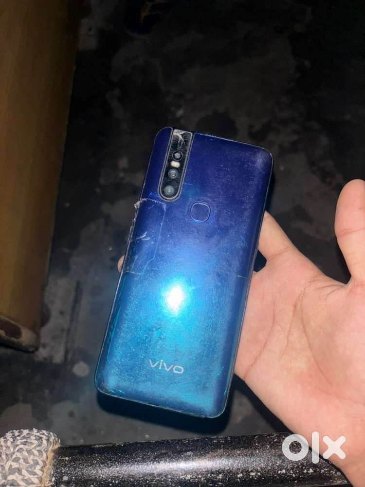 Vivo v15 pro front camera bhar niklta h photo kichna k liye