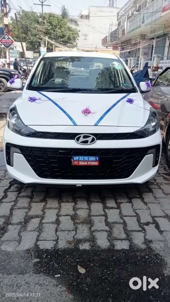 Hyundai Aura 2025 CNG & Hybrids 1 Km Driven
