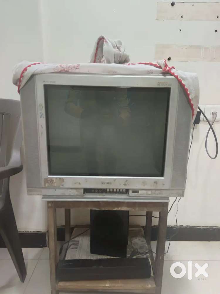 Onida Hd Box Colour TV With Set off box and table