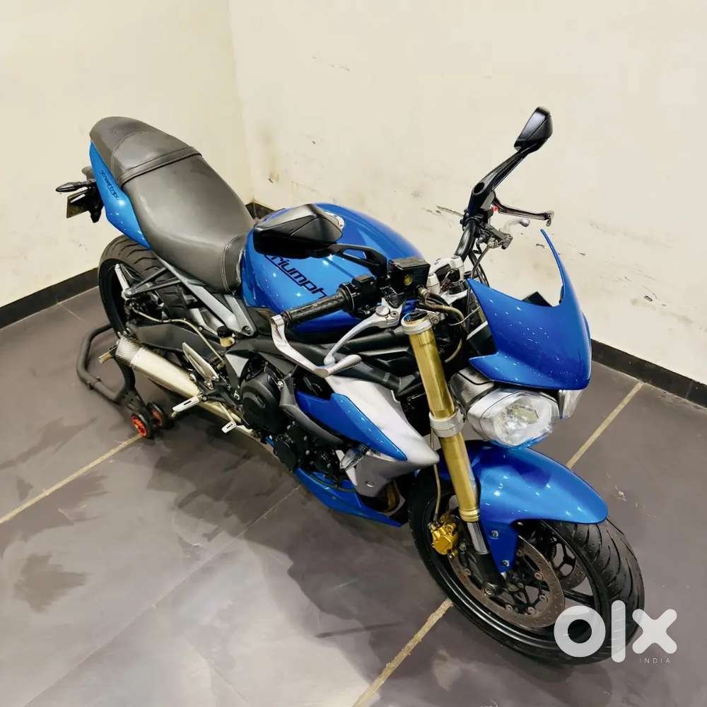 TRIUMPH STREET TRIPLE 675