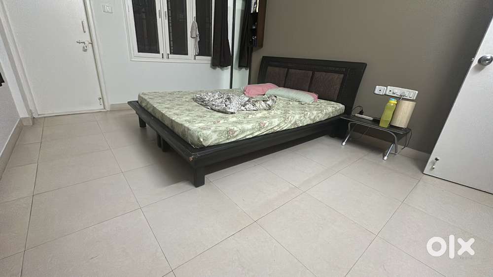Engineered wood Queen size bed with Kurlon mattress