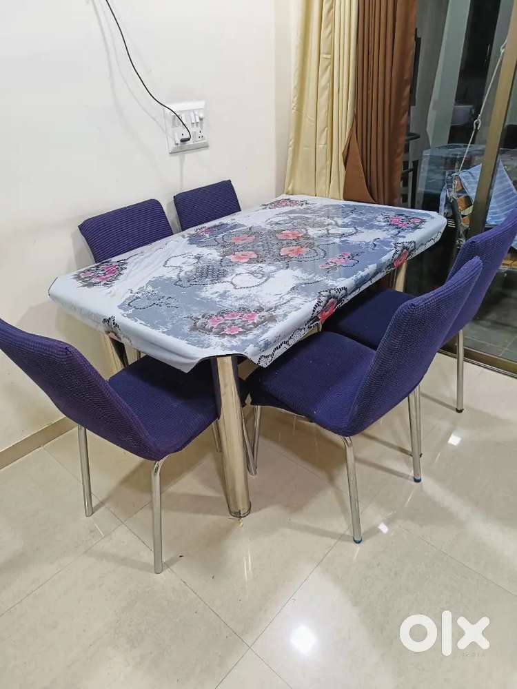 Dining table good condition