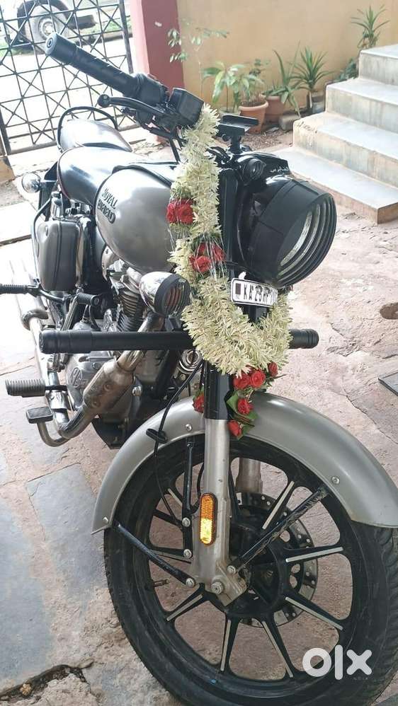 Well maintained and Brand new tyres both front and back.