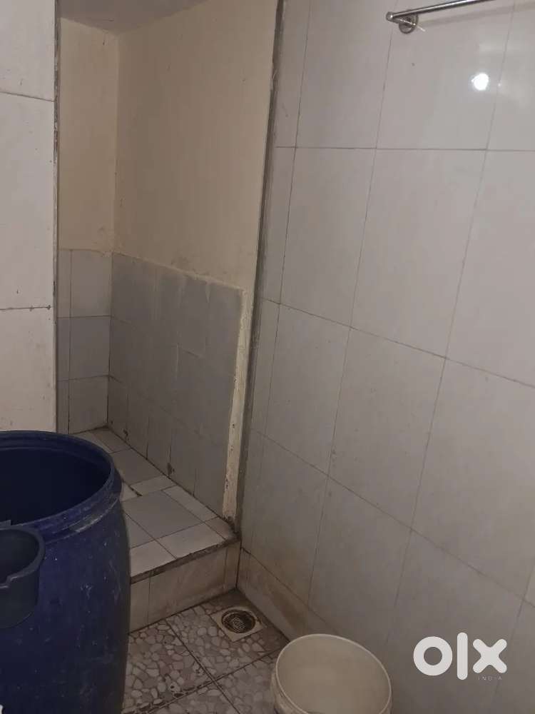 Required 2 female flatemates