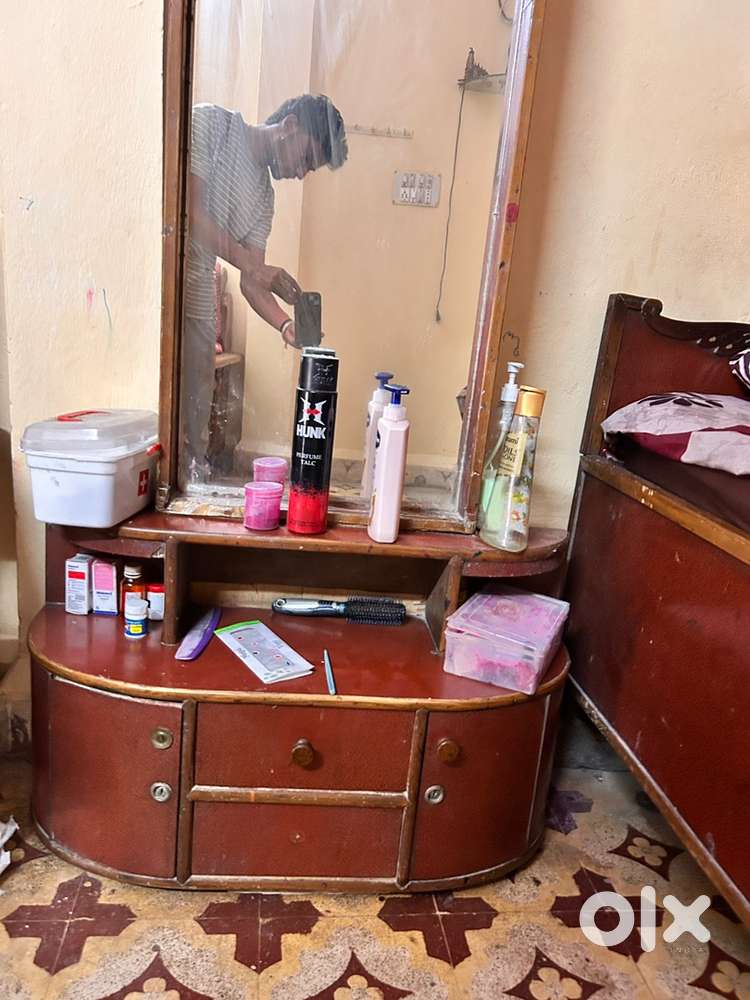 Dressing table