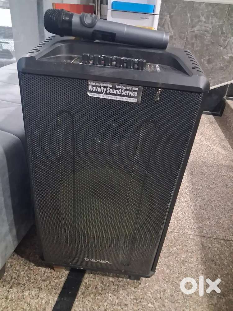 Karaoke speaker with 2 cordless mic Takara 5112