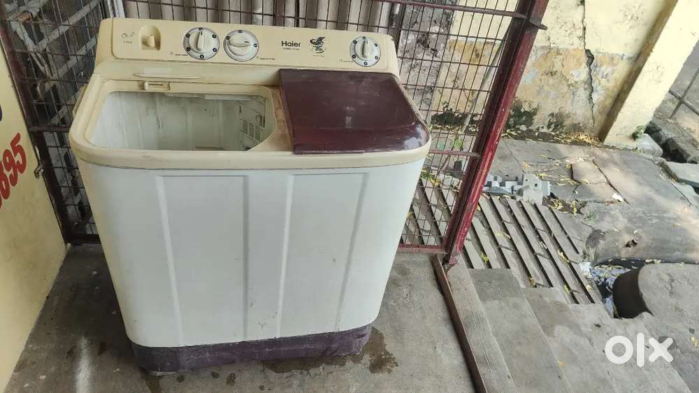 Haier 6.5kg semiautomatic washing full working condition.