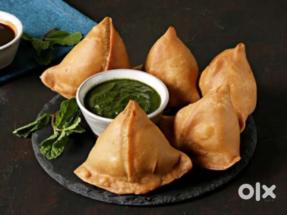 हमे मिठाई और समोसा जैसे all रोऊंडर कारीगर का अर्जेंट जरूरी है !!