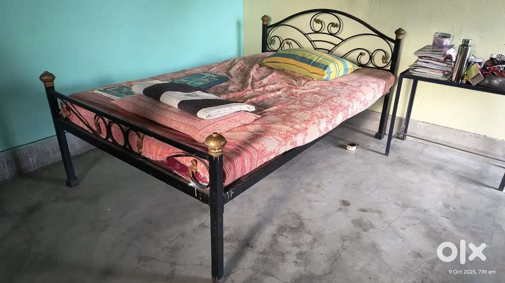 Iron bed with kurlon matress