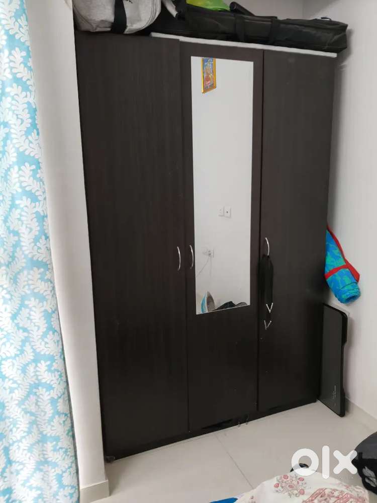 Selling Almirah