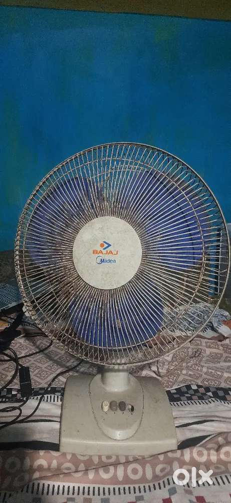 Bajaj Table Fan