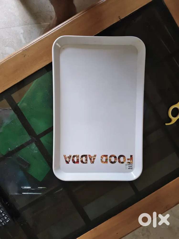 Plastic tray