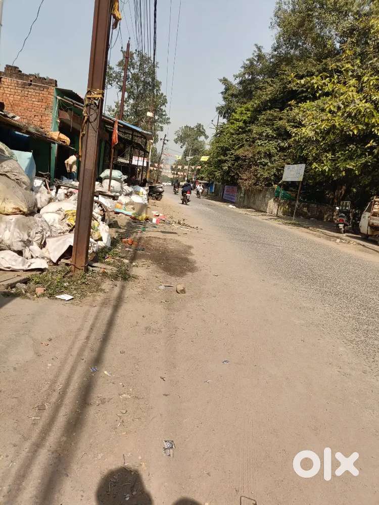 shop sell karna hai road upar hai rent me lga hai