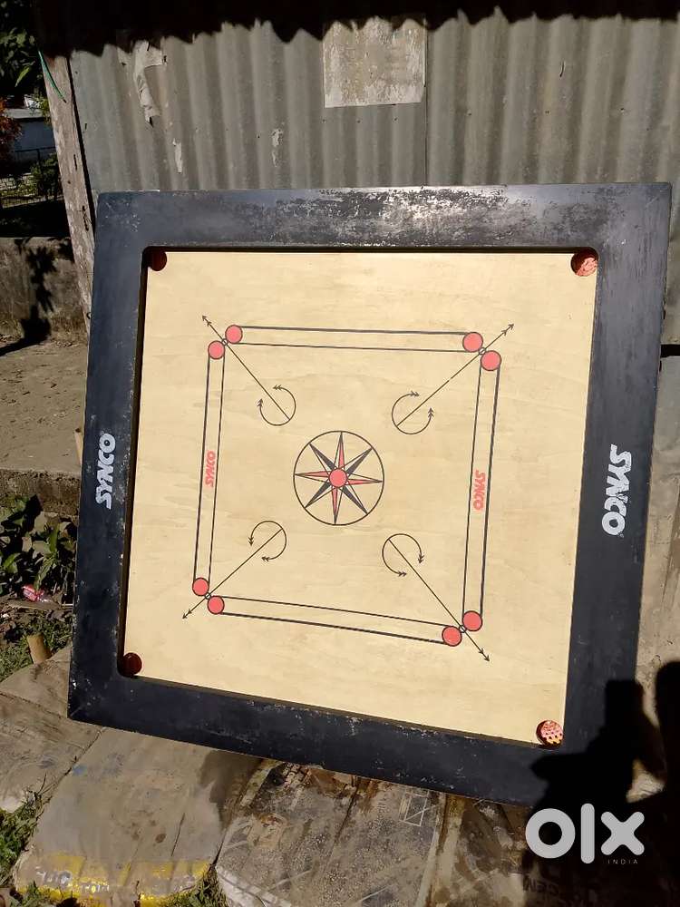 Carrom board