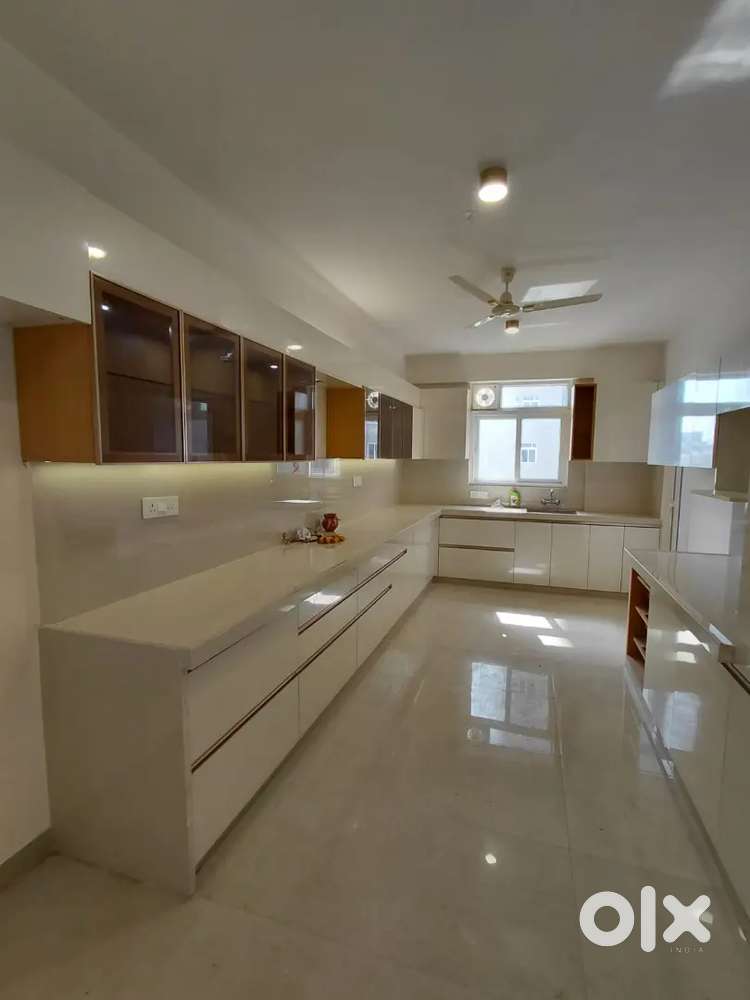 NEAR NRI CIRCLE, 4BHK SEMI FURNISHED FLAT FOR FAMILY