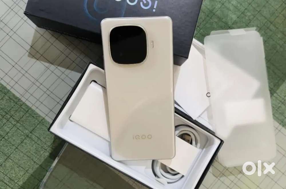 Iqoo Neo 10r 8/256 2 Days Old fix Price